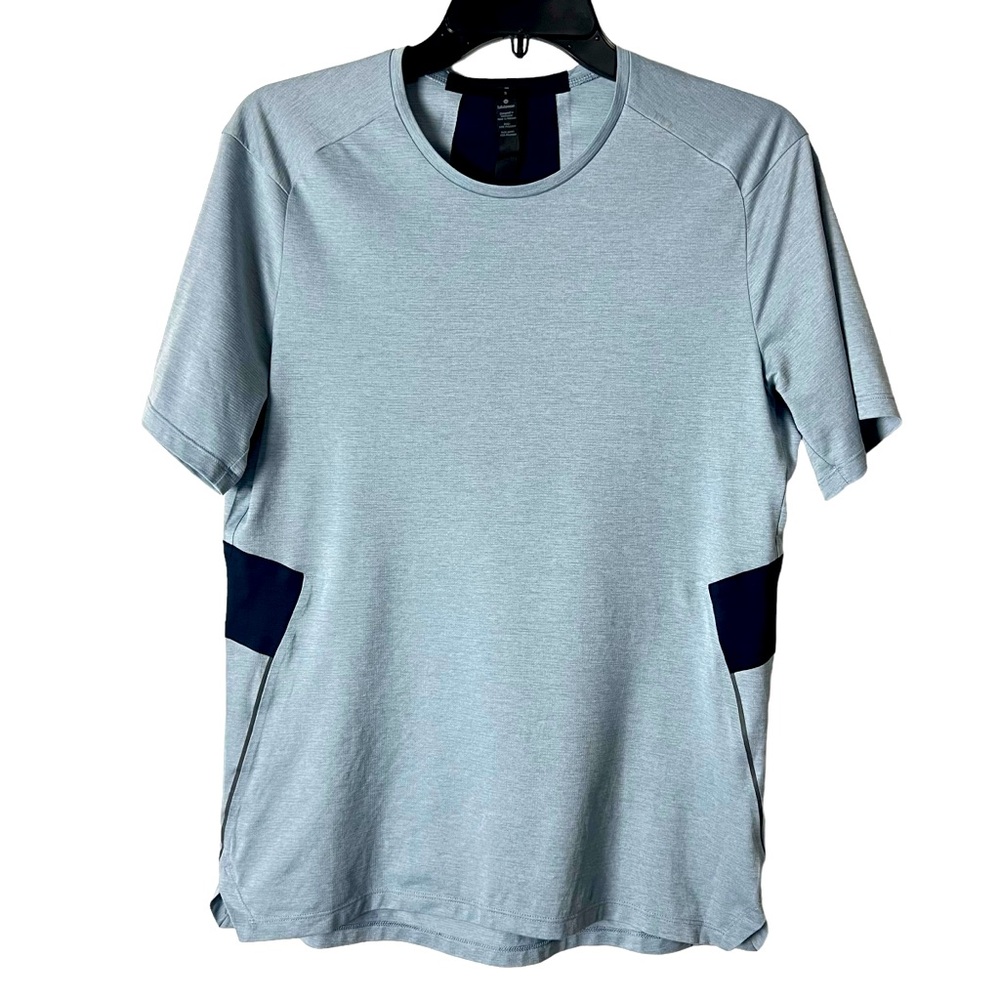 Lululemon Men’s Fast and Free Short Sleeve Running Shirt Light/Navy Blue.